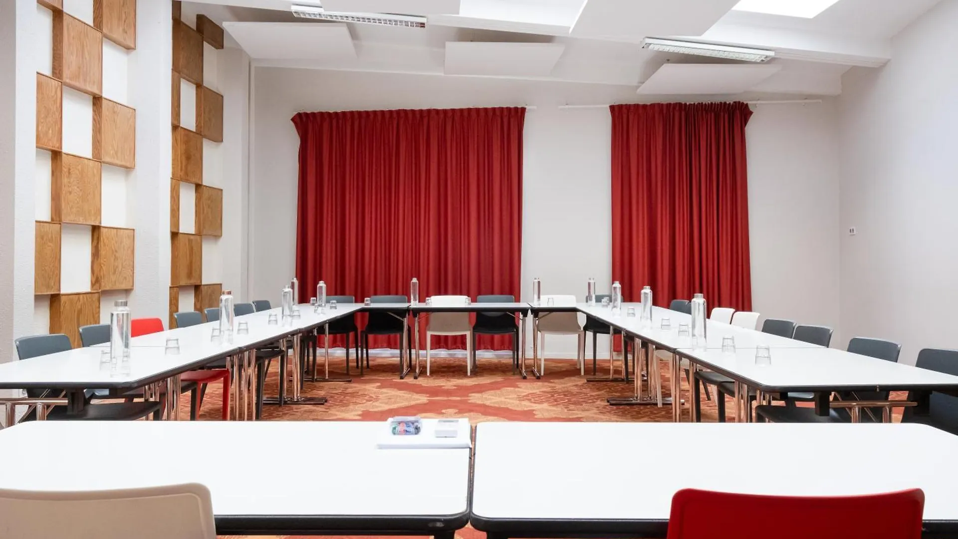 Ibis Styles Albi Centre Le Theatro Hotel 3*,