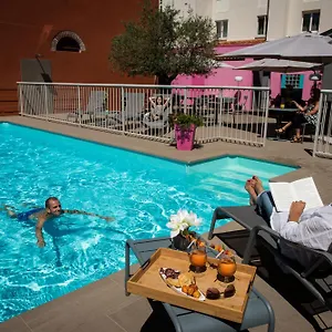 Logis Grand D'orleans Hotel